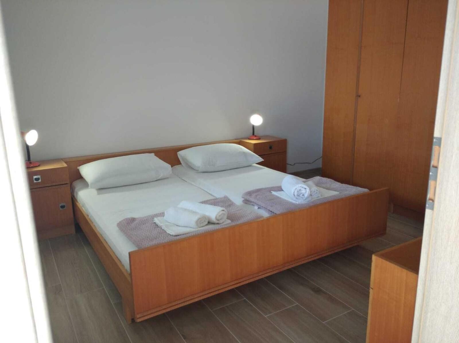 Apartments And Rooms Porto Ražanj 外观 照片
