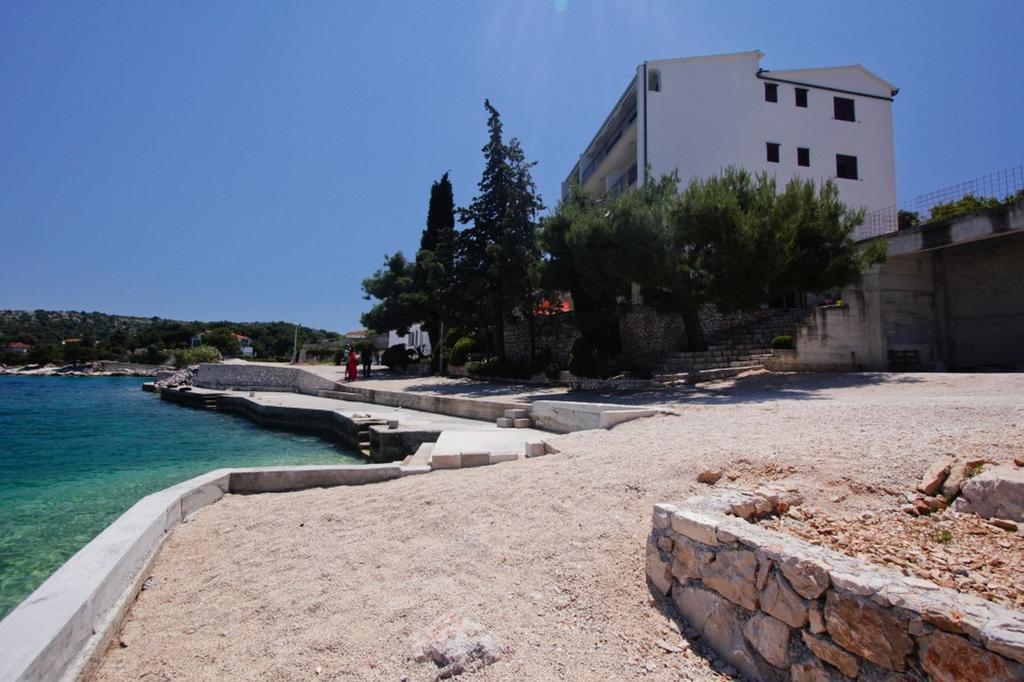 Apartments And Rooms Porto Ražanj 外观 照片